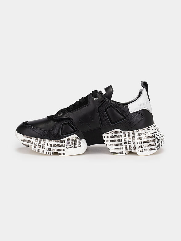 Black sport shoes with accented logo print - 4