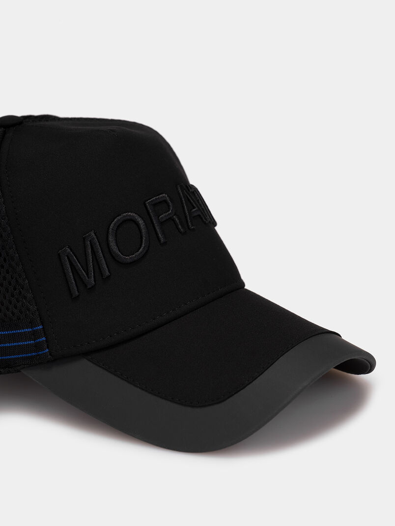 Hat with embroidered logo - 3