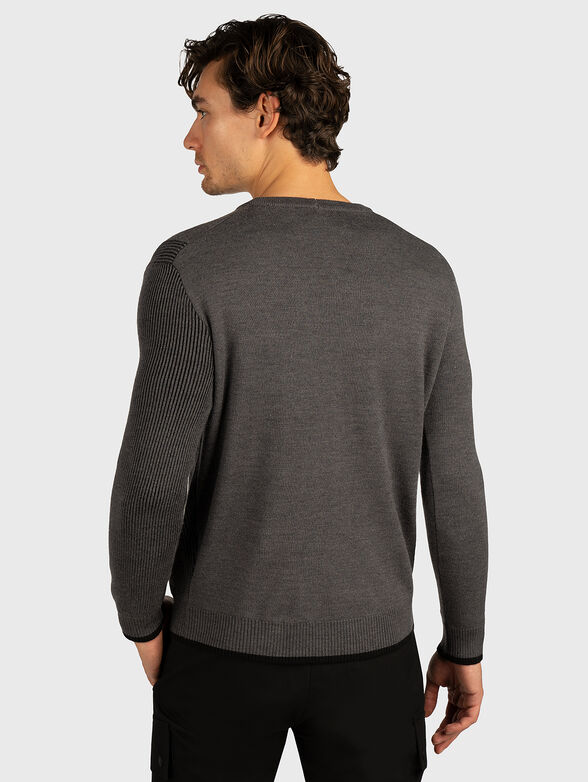 Round neck sweater with logo motif - 3