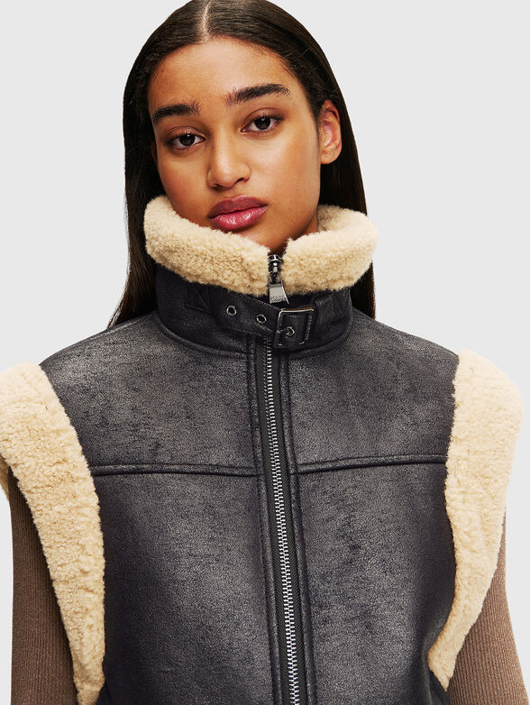 Vest with contrasting texture - 3