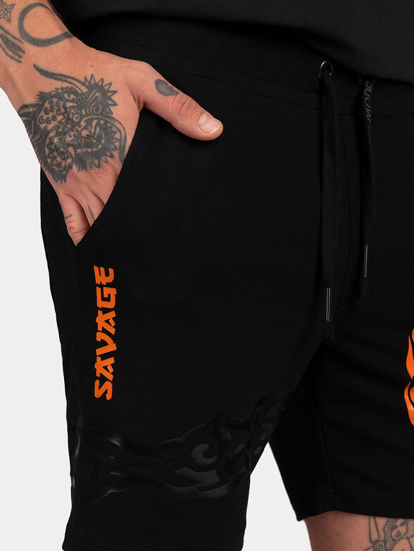 Black shorts with print - 3