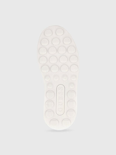 Sports shoes with monogram details - 4