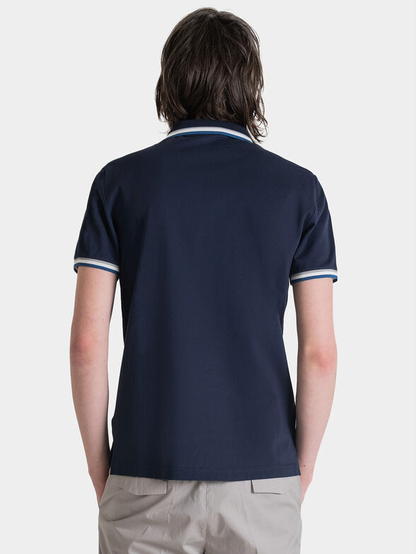 Blue polo shirt with accent collar and sleeves - 2