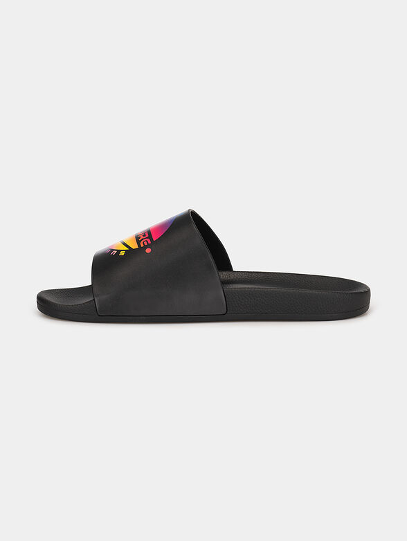 Black beach slippers with print - 3