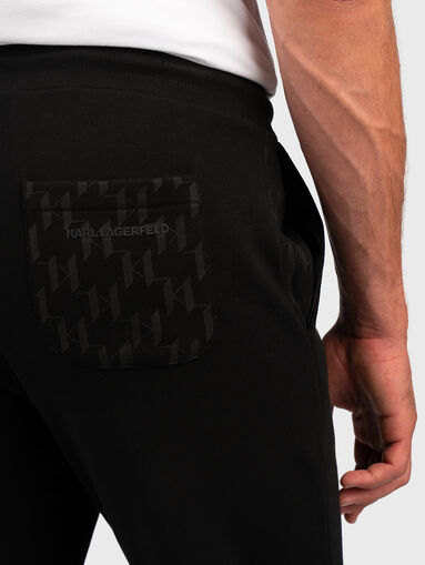 Black sports trousers with contrast logo - 2