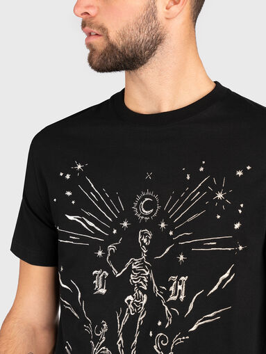 T-shirt with contrast embroidery  - 3