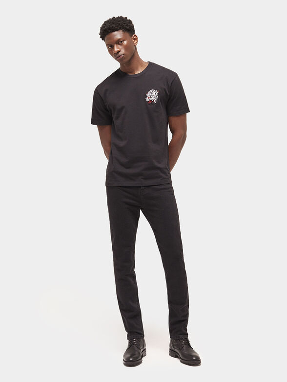 Black T-shirt with contrasting embroidery - 2