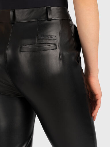 Black eco leather trousers with darts and pockets - 3