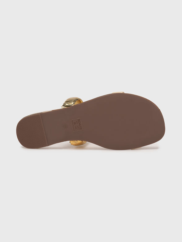 Beige flat sandals with gold accent - 5