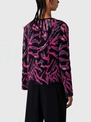 Sweater with oval neckline and accent print - 3