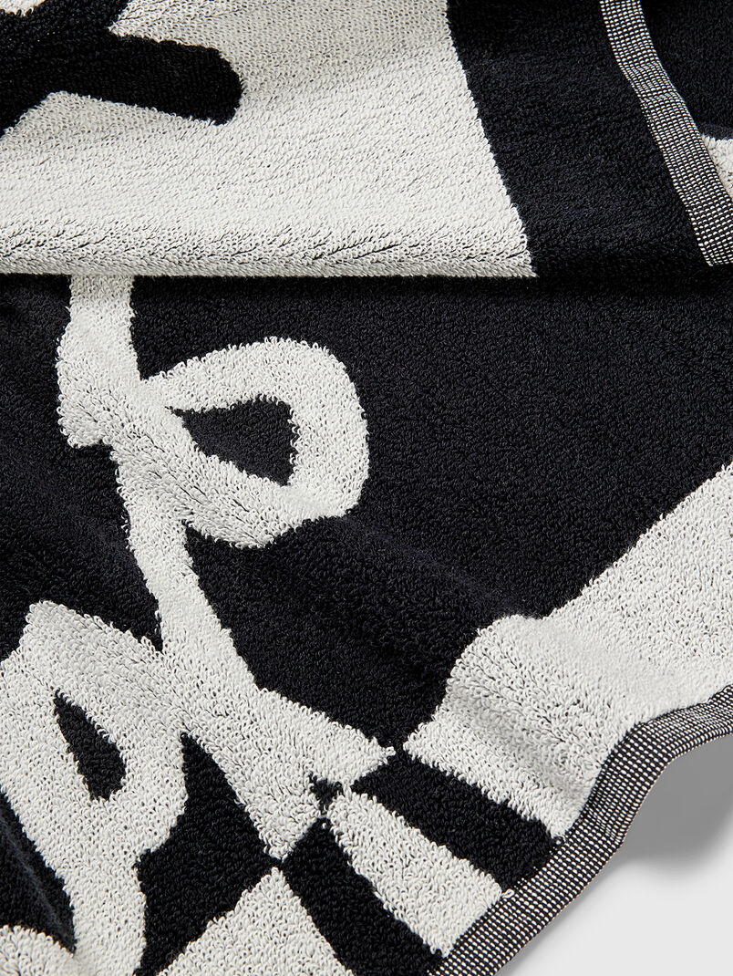 Black beach towel with logo print - 3