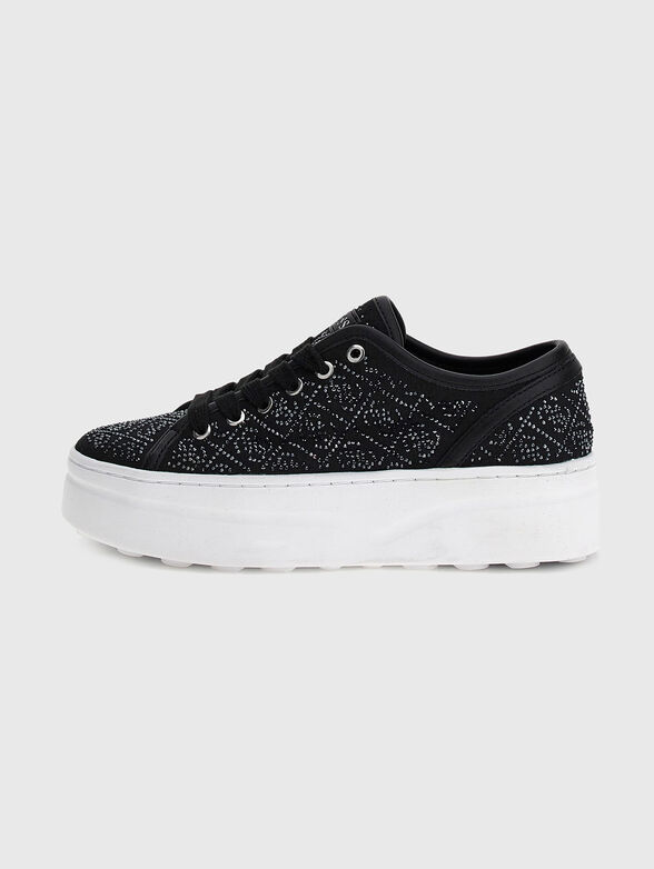 Sports shoes with monogram details - 1