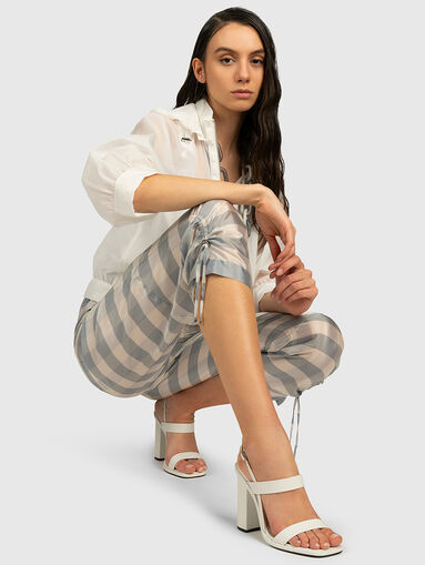 Pants with a checkered print - 4