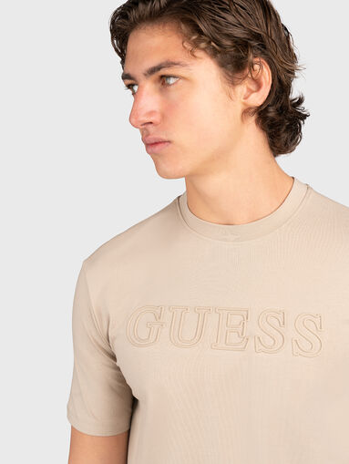 ALPHY beige T-shirt with logo accent - 5