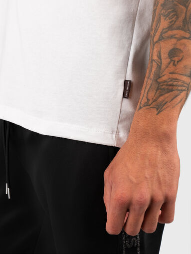 White T-shirt with contrast detail  - 4