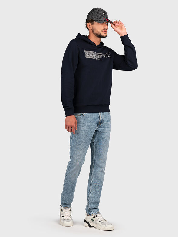 Sweatshirt with hood and contrasting embroidery - 2