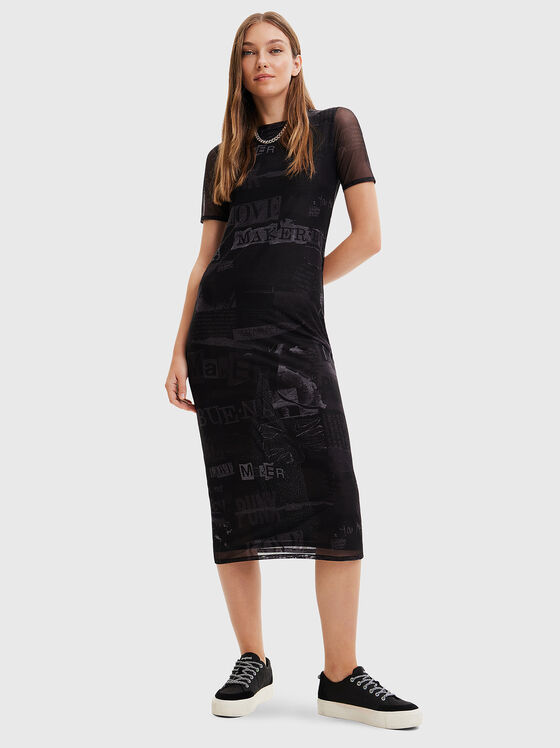 Μακρύ μαύρο φόρεμα με κοντό μανίκι και στάμπα - 1