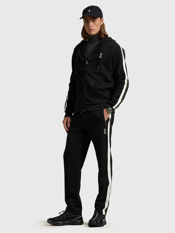 Sports pants with contrasting stripes - 3