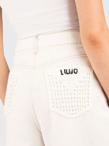 High waisted jeans with accent stitching - 2