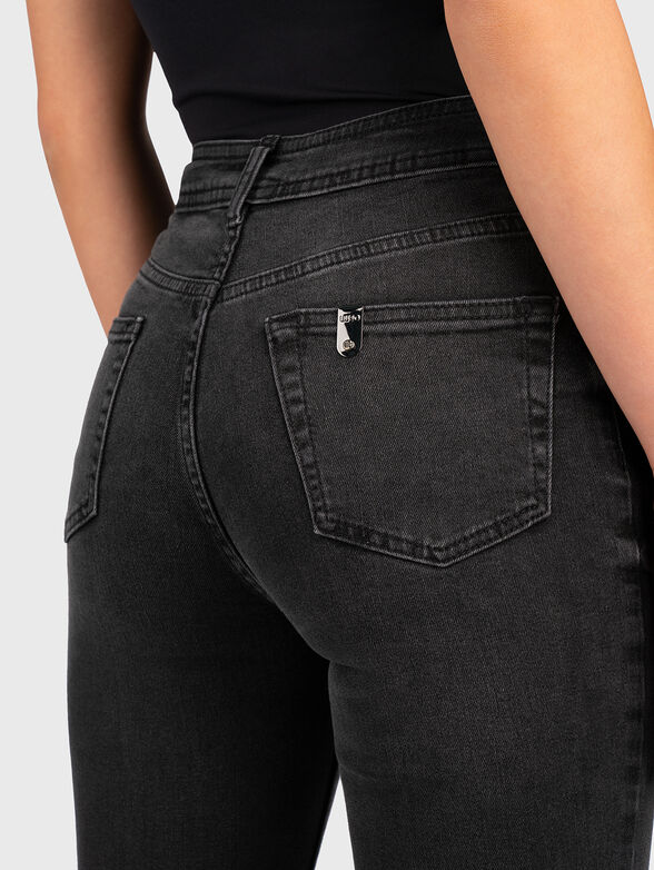 Jeans with accent pockets - 3