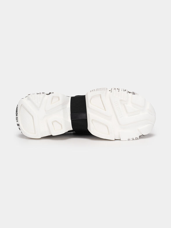Black sport shoes with accented logo print - 5