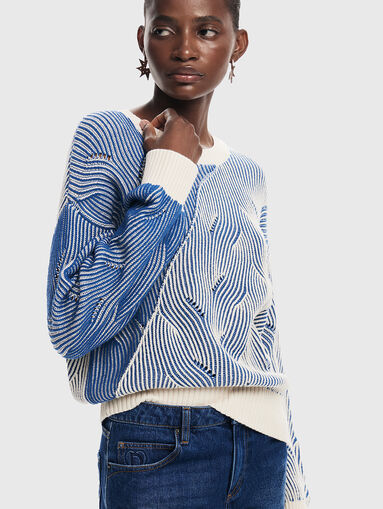 Sweater with oval neckline - 4