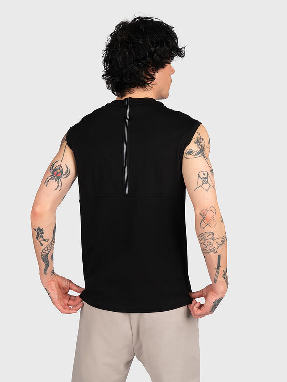 Black top accent pocket and logo print - 2