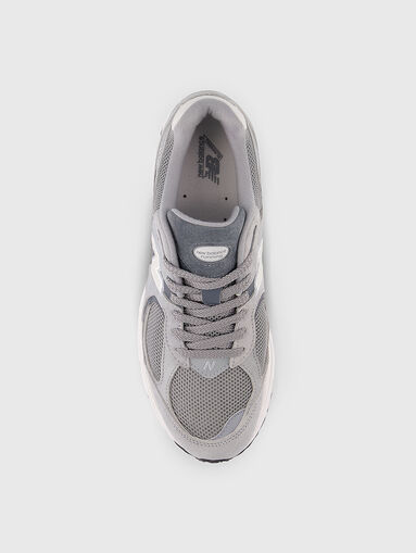 2002 sport shoes in grey color - 5