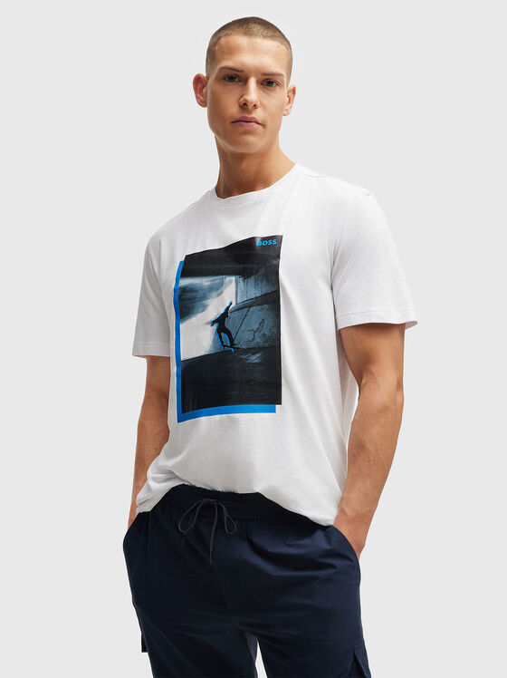 T-shirt με οβάλ λαιμόκοψη και στάμπα - 1