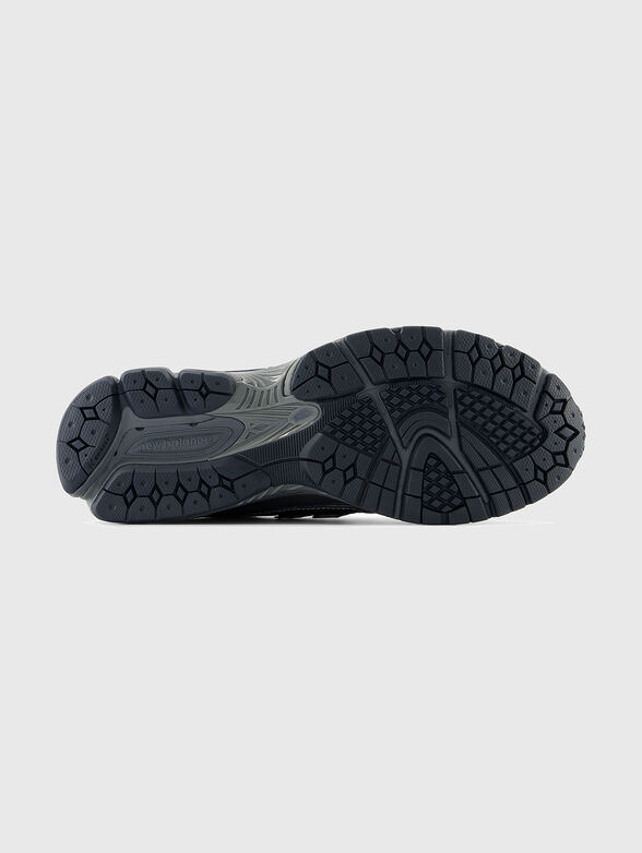 1906R sports shoes in grey color - 5