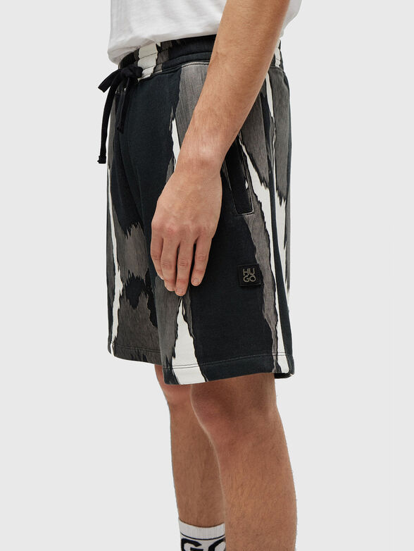 DAVERAR shorts with multicolour print - 3
