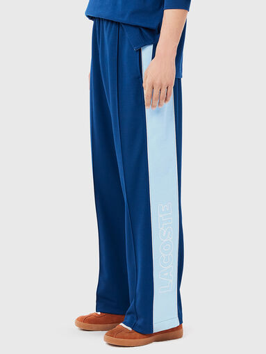 Sports trousers with contrast trims - 3