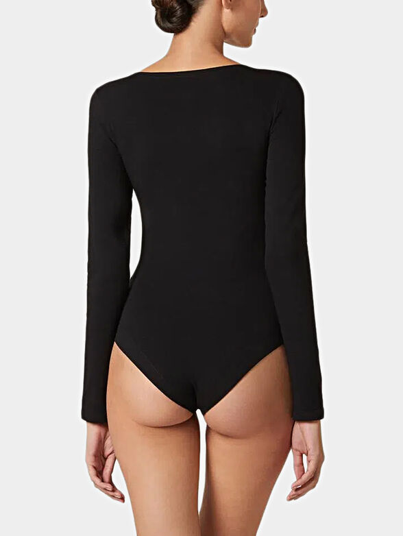 Body in black color - 2