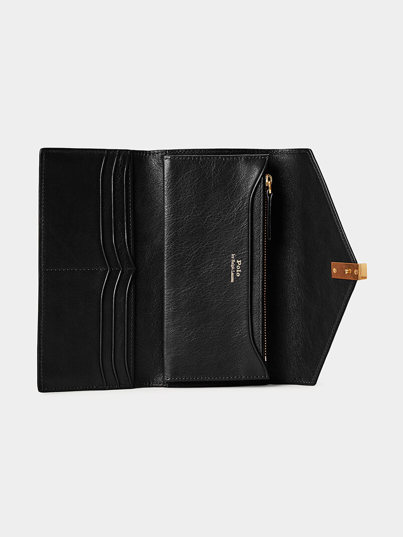 Leather purse with metal accent - 3
