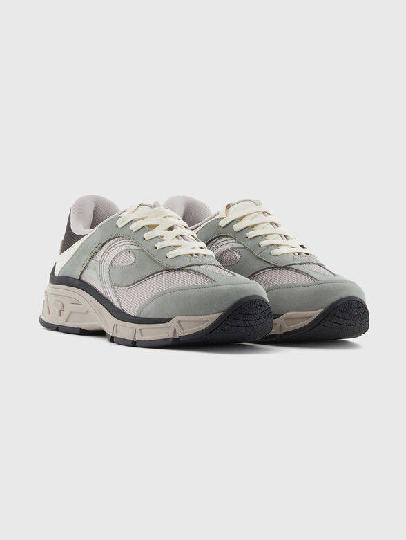 Sports shoes with logo - 1