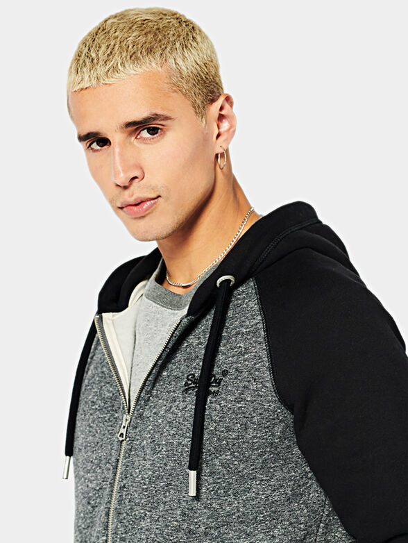 Sweatshirt with zipper and hood - 2