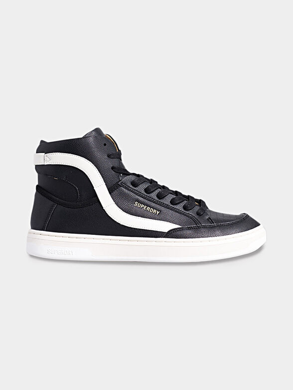 Sports shoes with contrasting stripe - 3