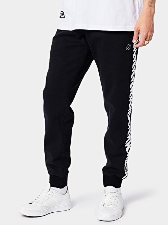 Pants with contrasting details - 1