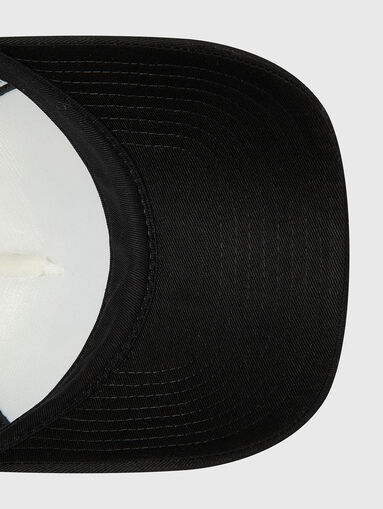 Hat with a visor - 5