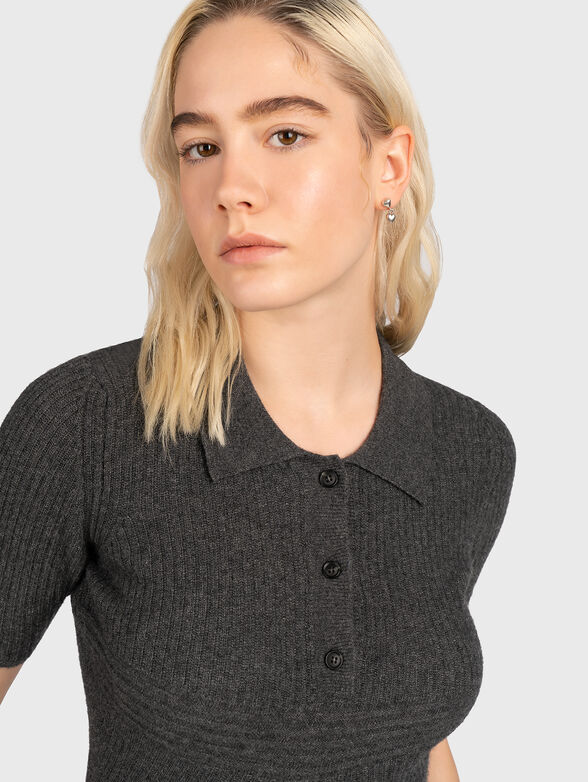 Polo-shirt with collar and buttons - 4