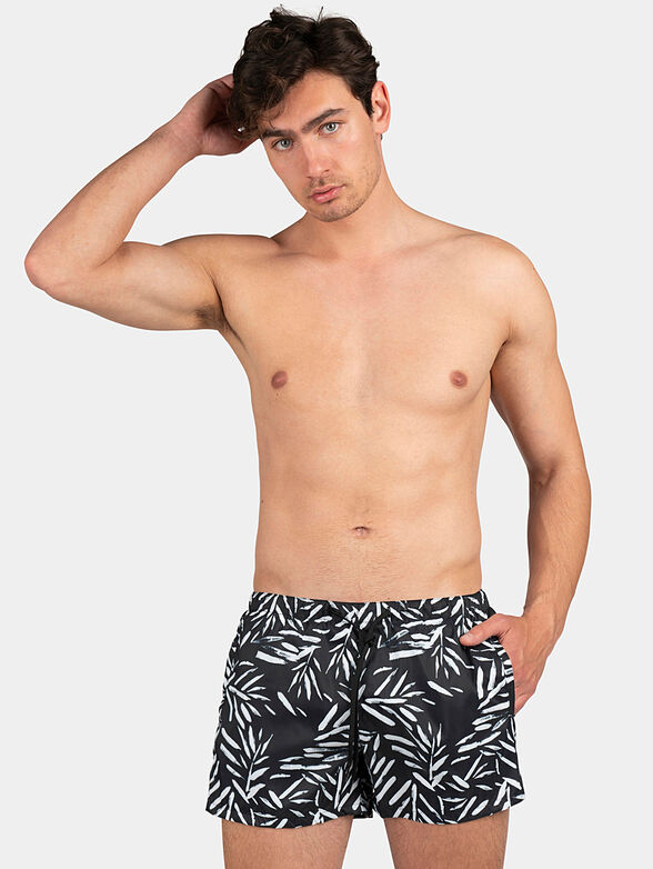 Black beach shorts with print - 1
