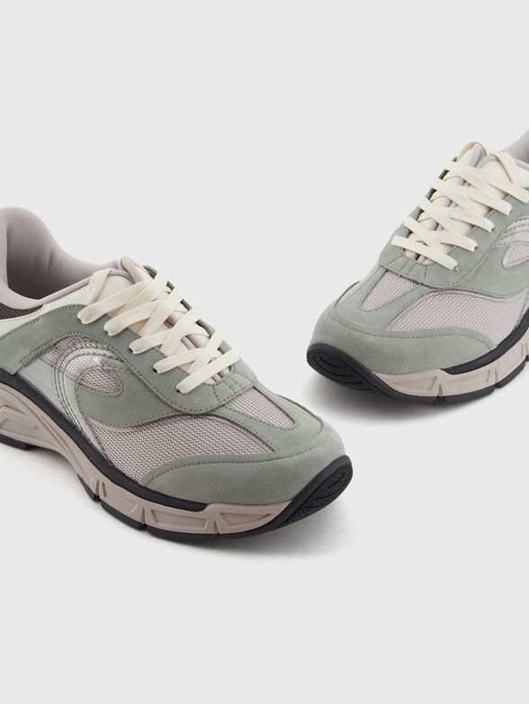 Sports shoes with logo - 3