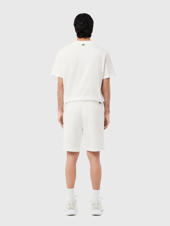 Cotton shorts with logo print in ecru - 2