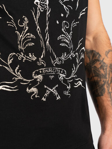 T-shirt with contrast embroidery  - 4