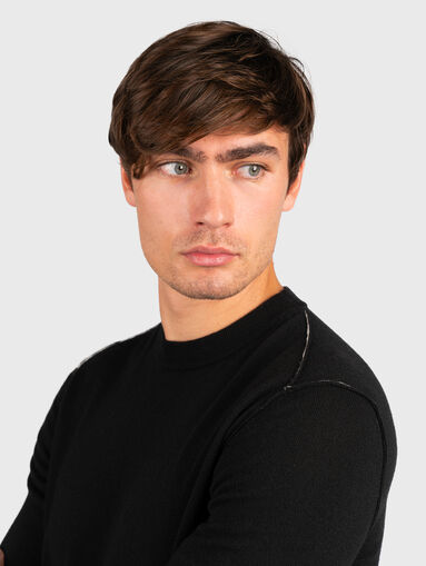 Black sweater with round neck - 4