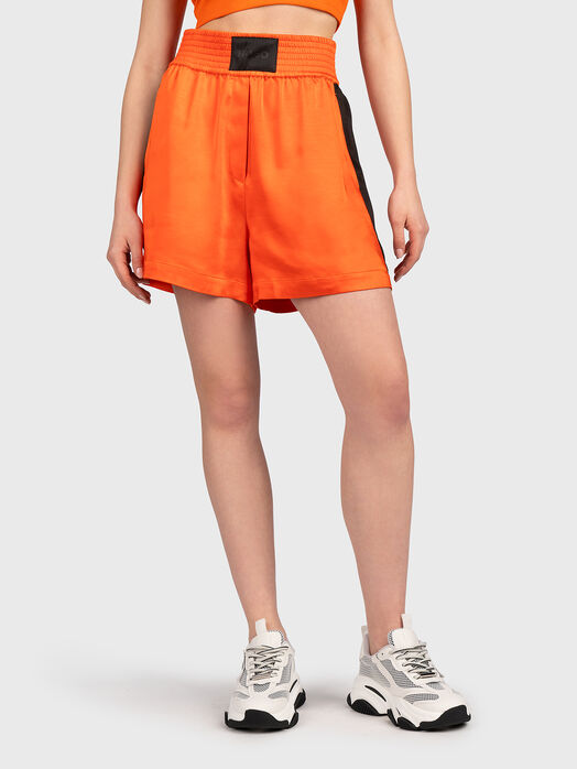 Shorts with logo accent