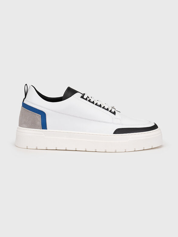 Sports shoes with contrasting accents - 1