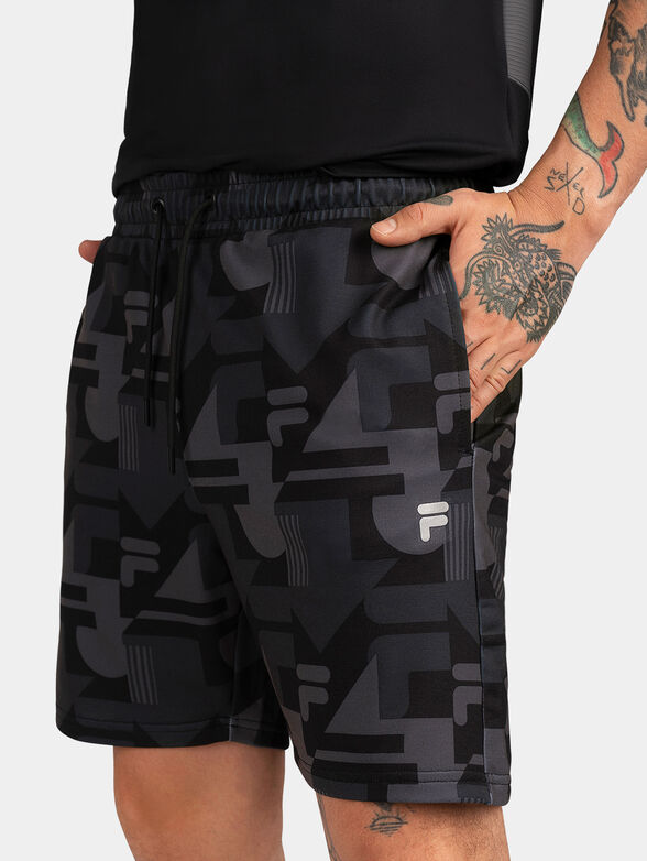 RIWNE AOP logo shorts print - 3