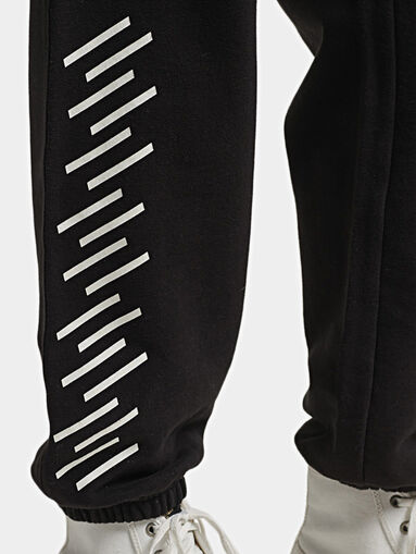 Cotton sports pants with logo details - 4