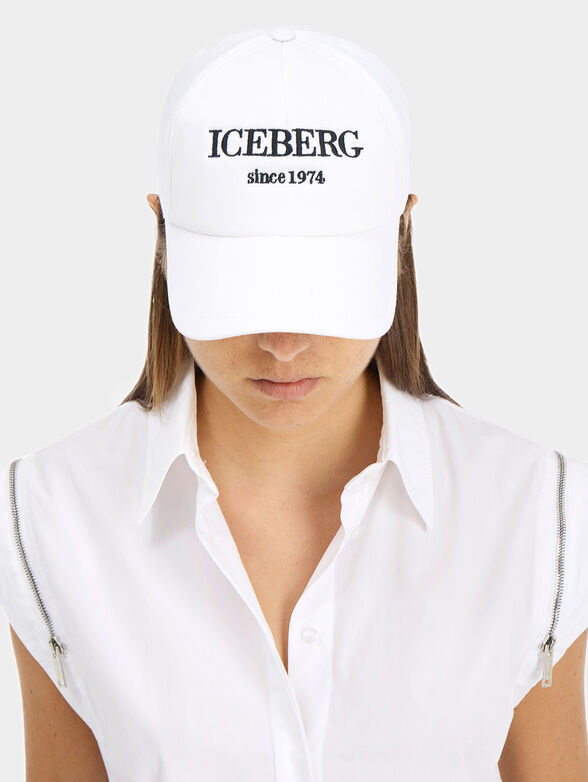 Pink hat with visor and logo embroidery - 1